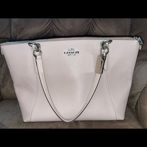 Brand new with tags Coach purse/tote. Never used.